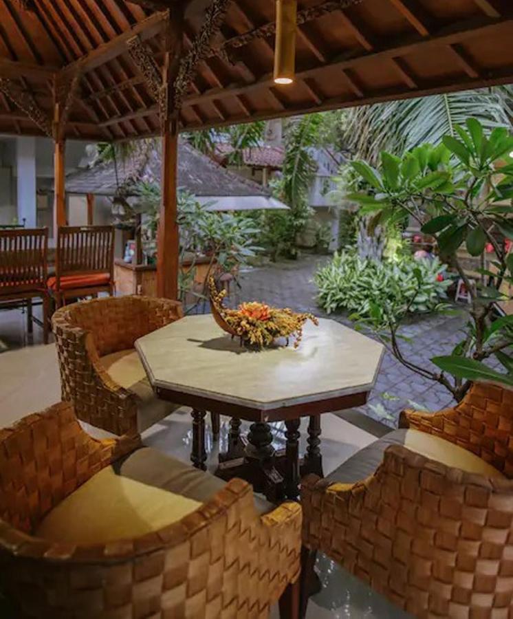 Nakula Familiar Inn دنباسار المظهر الخارجي الصورة